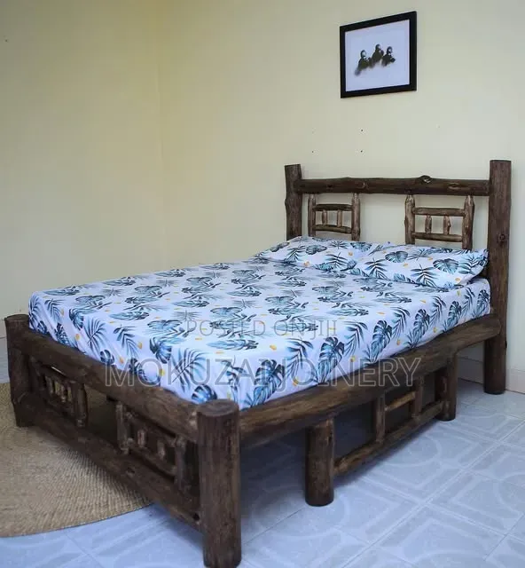 Poles/ Mirunda Bed