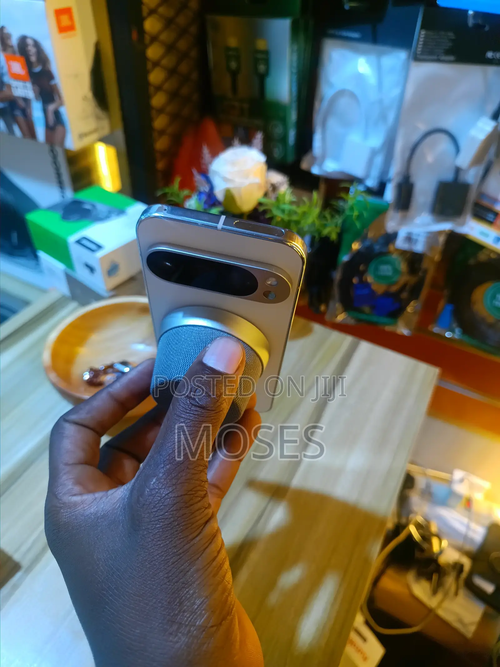 Momex Speaker