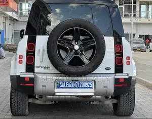 Land Rover Defender 2021 White