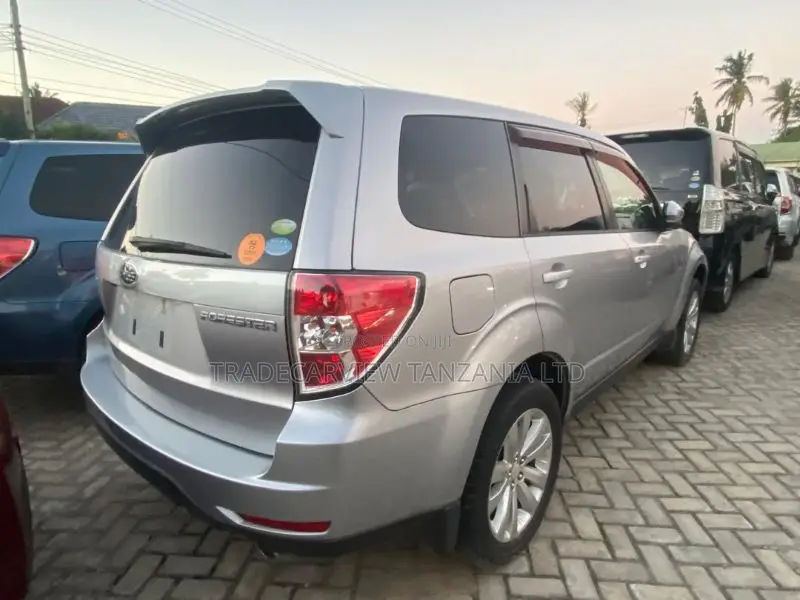 Subaru Forester 2011 Silver