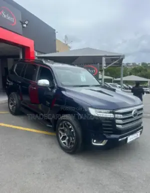 Toyota Land Cruiser LC300 2023 Black