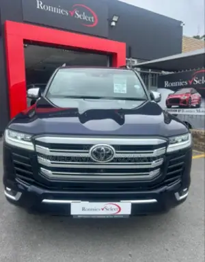 Toyota Land Cruiser LC300 2023 Black