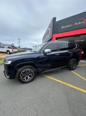 Toyota Land Cruiser LC300 2023 Black