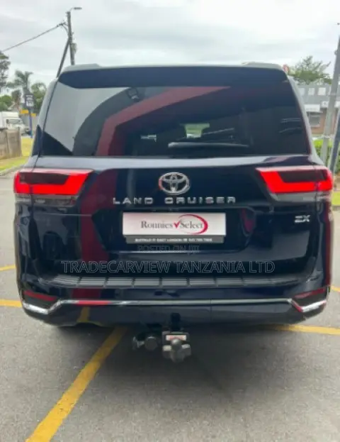 Toyota Land Cruiser LC300 2023 Black
