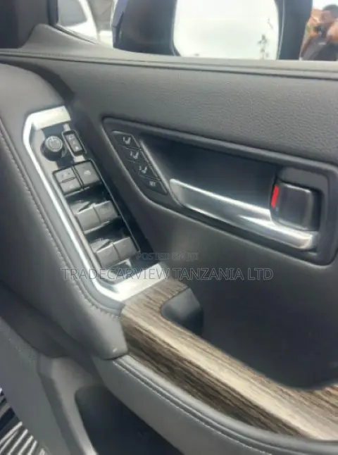 Toyota Land Cruiser LC300 2023 Black