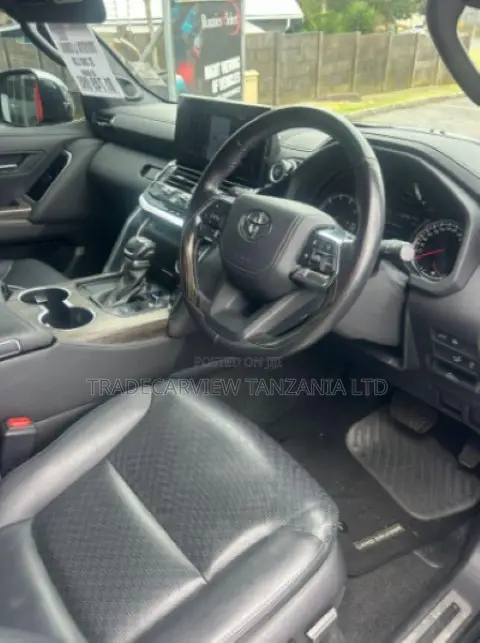 Toyota Land Cruiser LC300 2023 Black