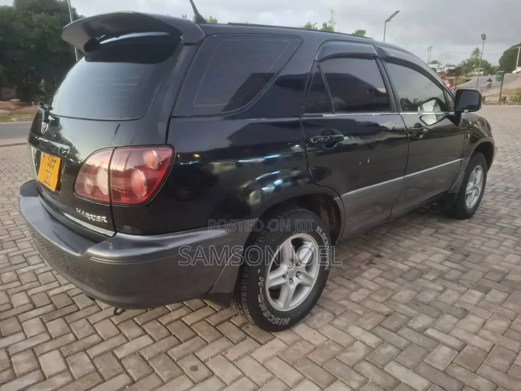 Toyota Harrier 2001 Black