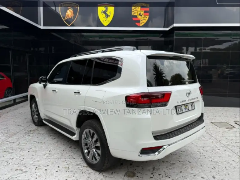Toyota Land Cruiser LC300 2023 Pearl