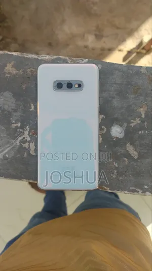 Samsung Galaxy S10e 128 GB White