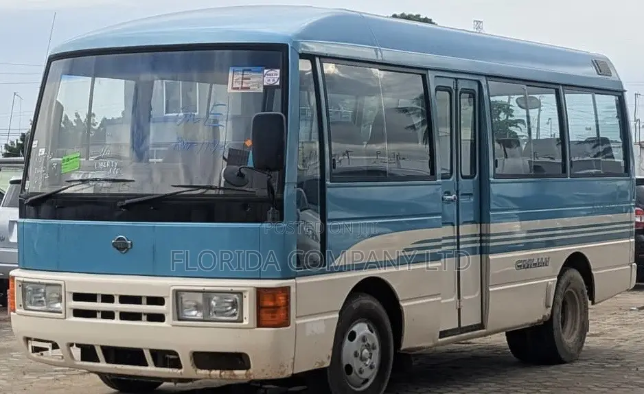 Nissan Civilian 1995