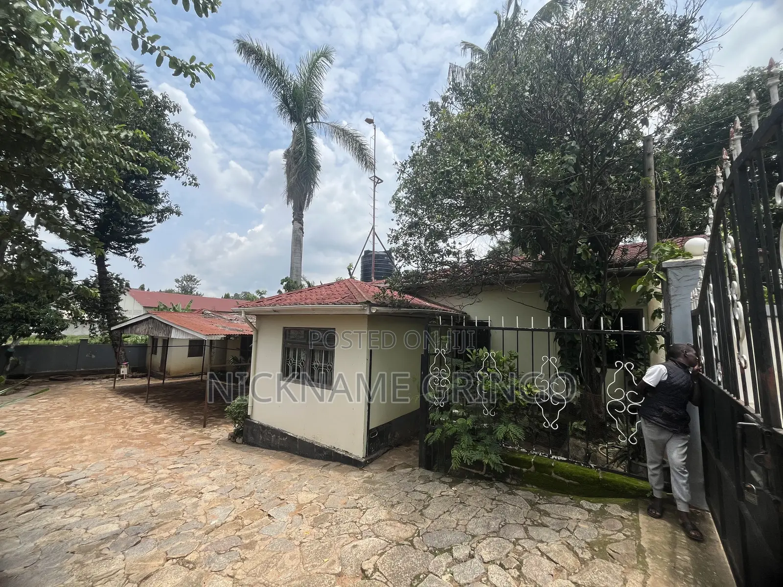 Furnished 6bdrm House in Buzuruga for sale