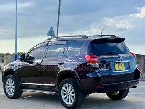 Toyota Vanguard 2011 Black