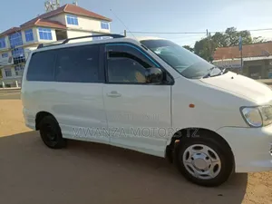 Toyota Noah 2002 Pearl