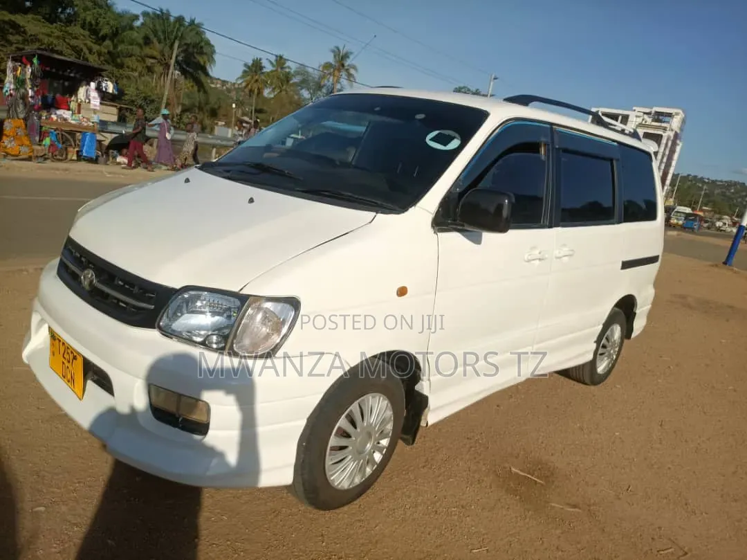 Toyota Noah 2002 Pearl