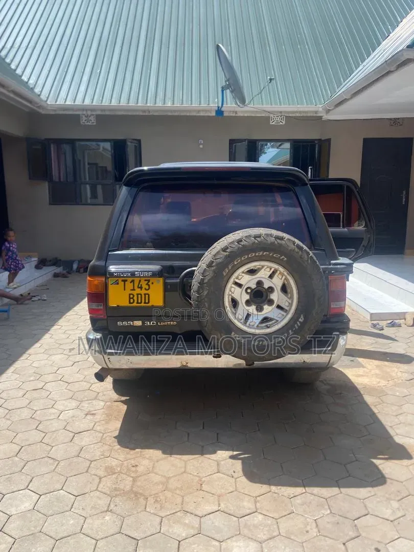 Toyota Hilux Surf 2000 Black