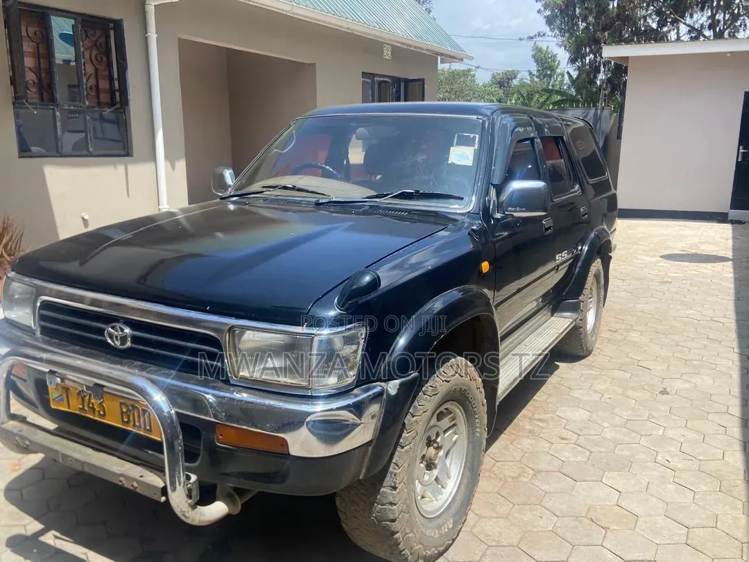 Toyota Hilux Surf 2000 Black
