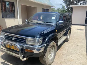 Toyota Hilux Surf 2000 Black