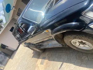 Toyota Hilux Surf 2000 Black