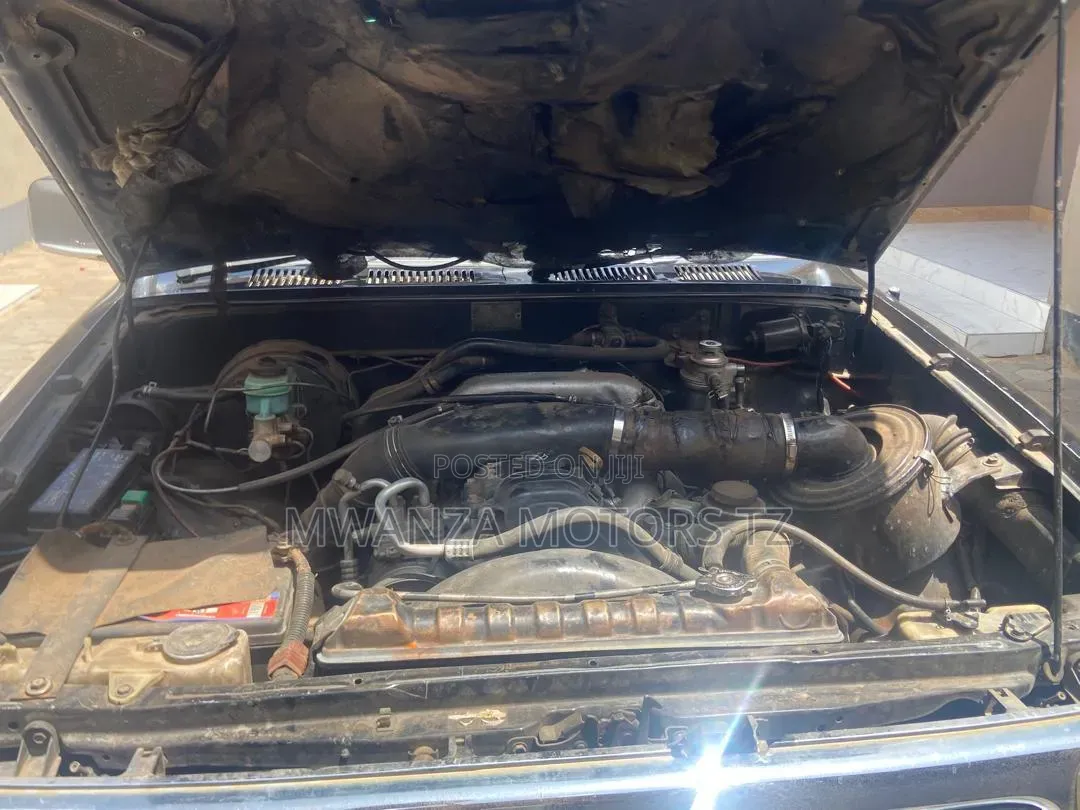 Toyota Hilux Surf 2000 Black