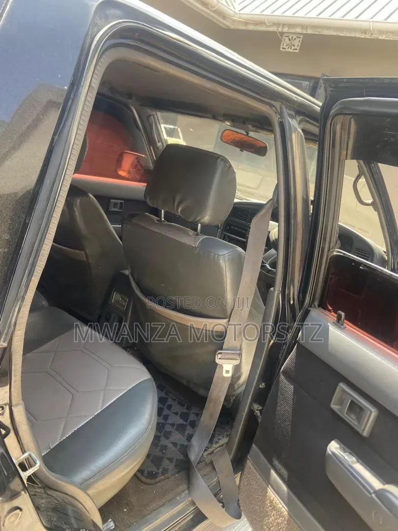 Toyota Hilux Surf 2000 Black
