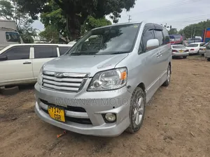 Toyota Noah 2006 Silver