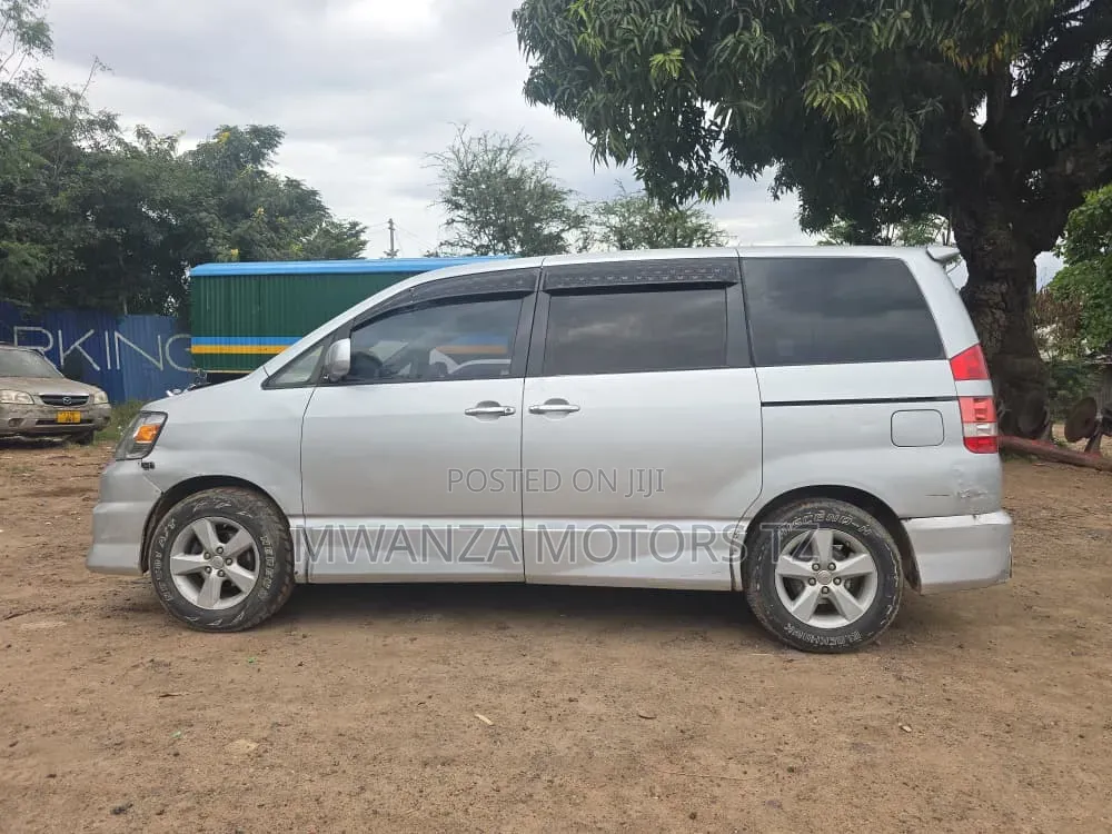 Toyota Noah 2006 Silver