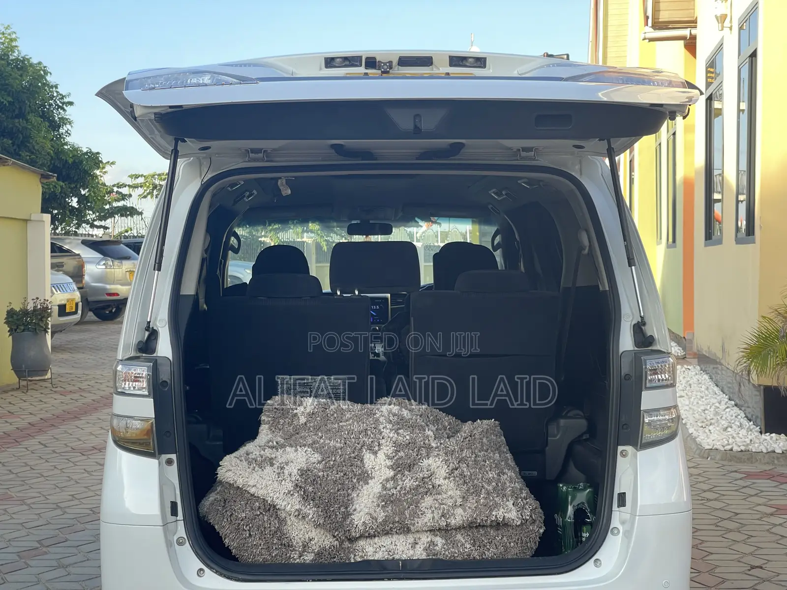 Toyota Alphard 2010 White