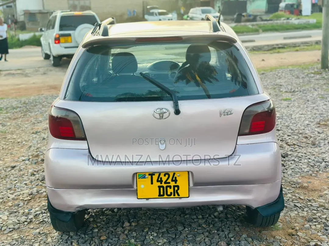Toyota Vitz 2002 Beige