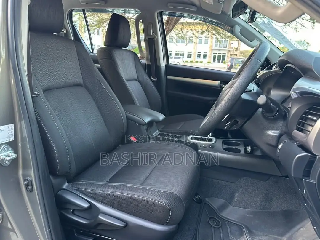 Toyota Hilux 2022 Beige