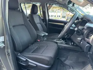 Toyota Hilux 2022 Beige