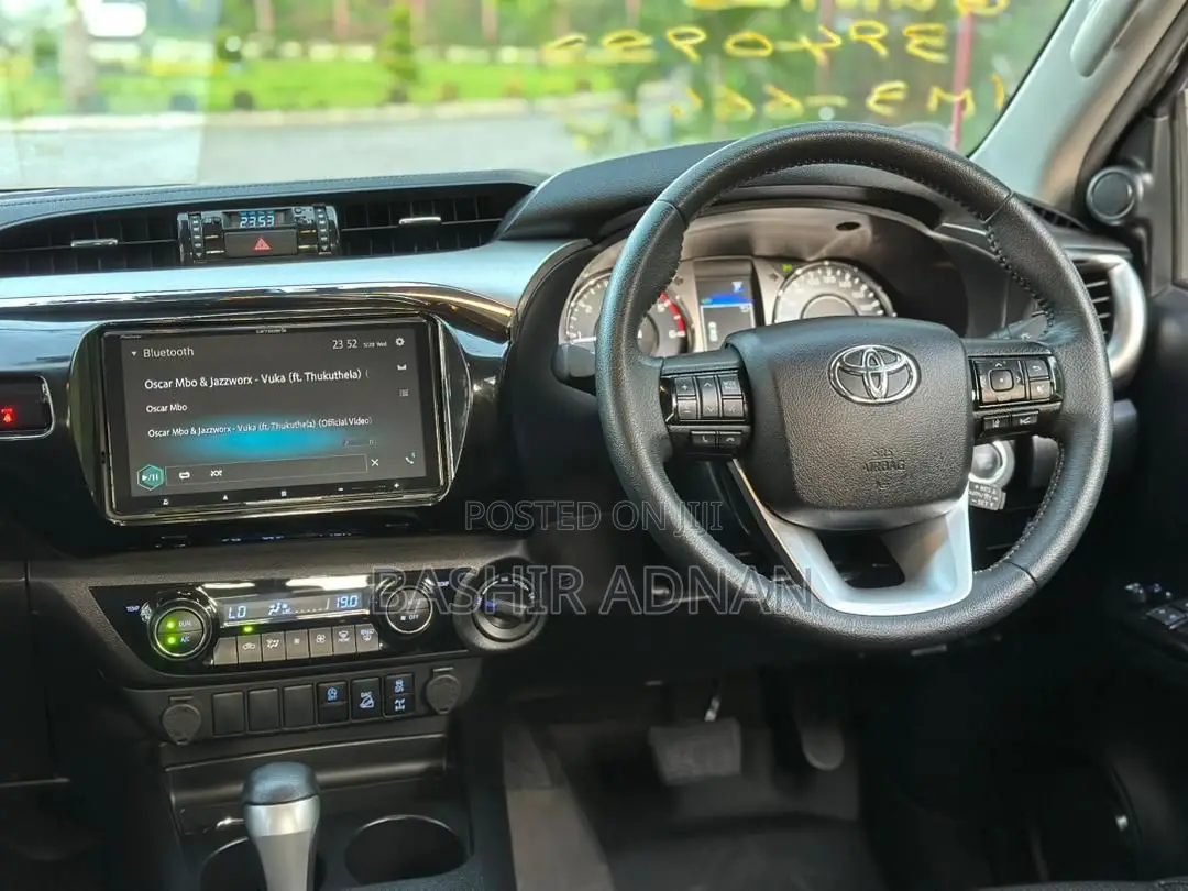 Toyota Hilux 2022 Beige