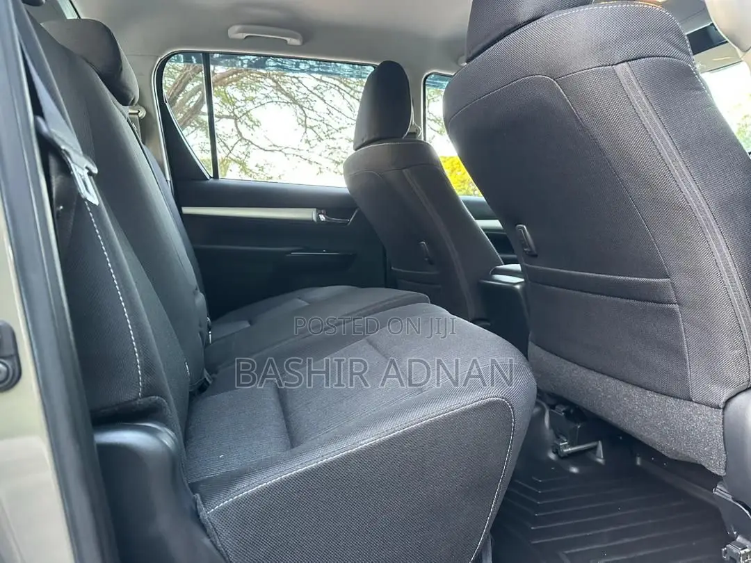 Toyota Hilux 2022 Beige