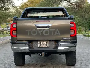 Toyota Hilux 2022 Beige