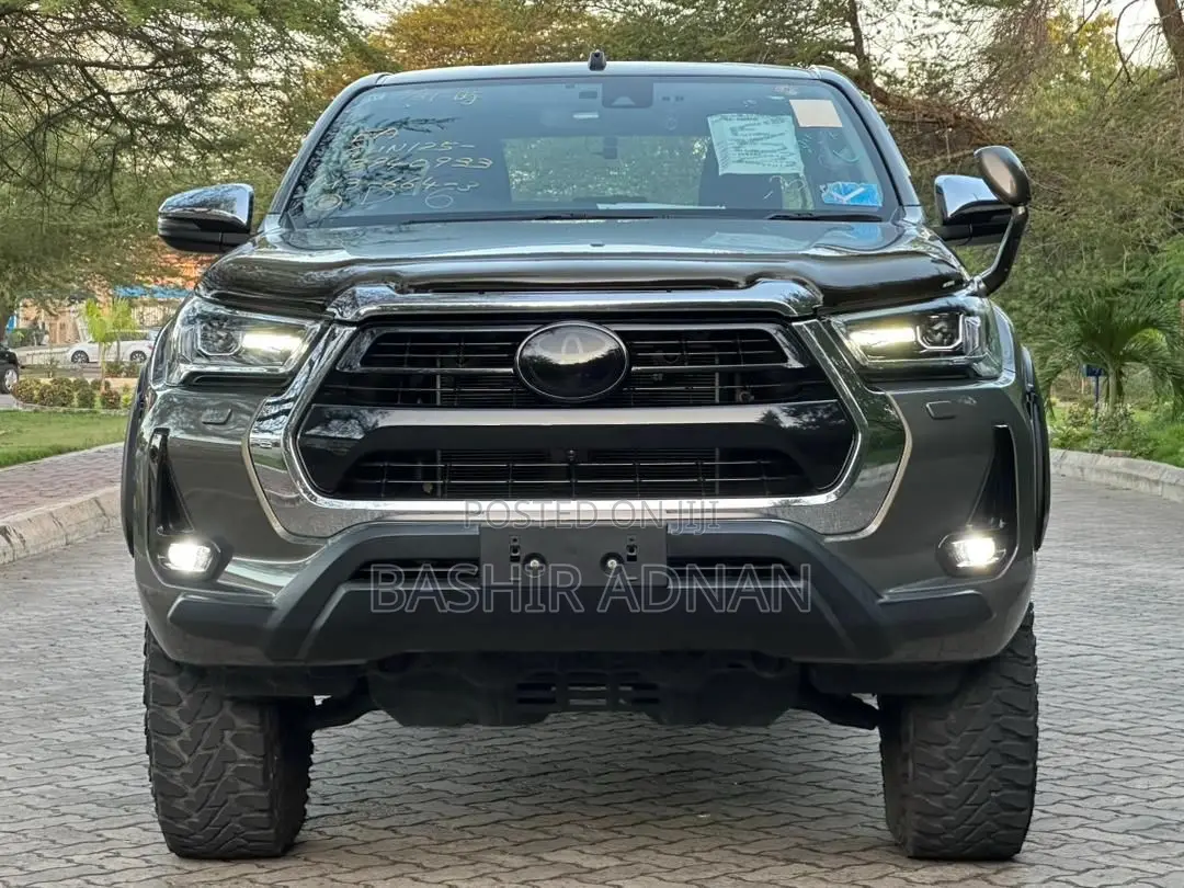 Toyota Hilux 2022 Beige