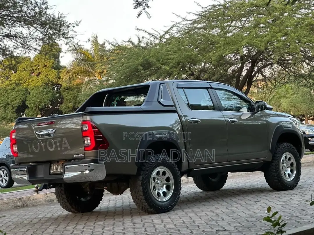 Toyota Hilux 2022 Beige