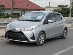 Toyota Vitz 1.5 FWD Hybrid 5dr 2017 Silver