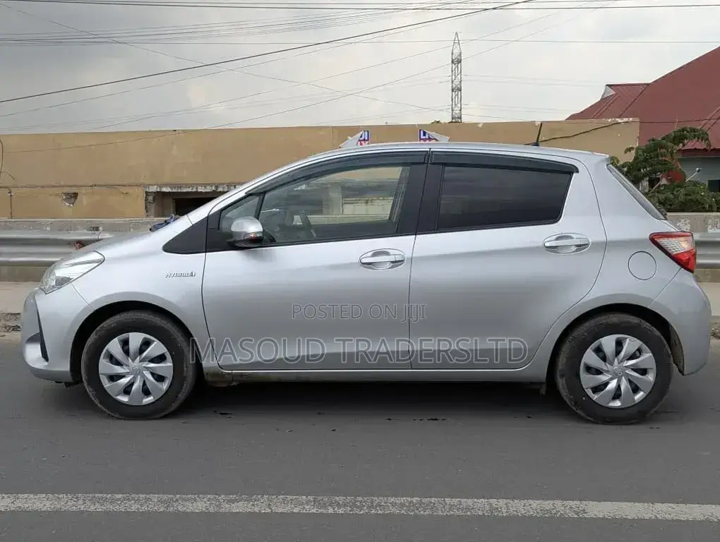 Toyota Vitz 1.5 FWD Hybrid 5dr 2017 Silver