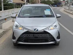 Toyota Vitz 1.5 FWD Hybrid 5dr 2017 Silver