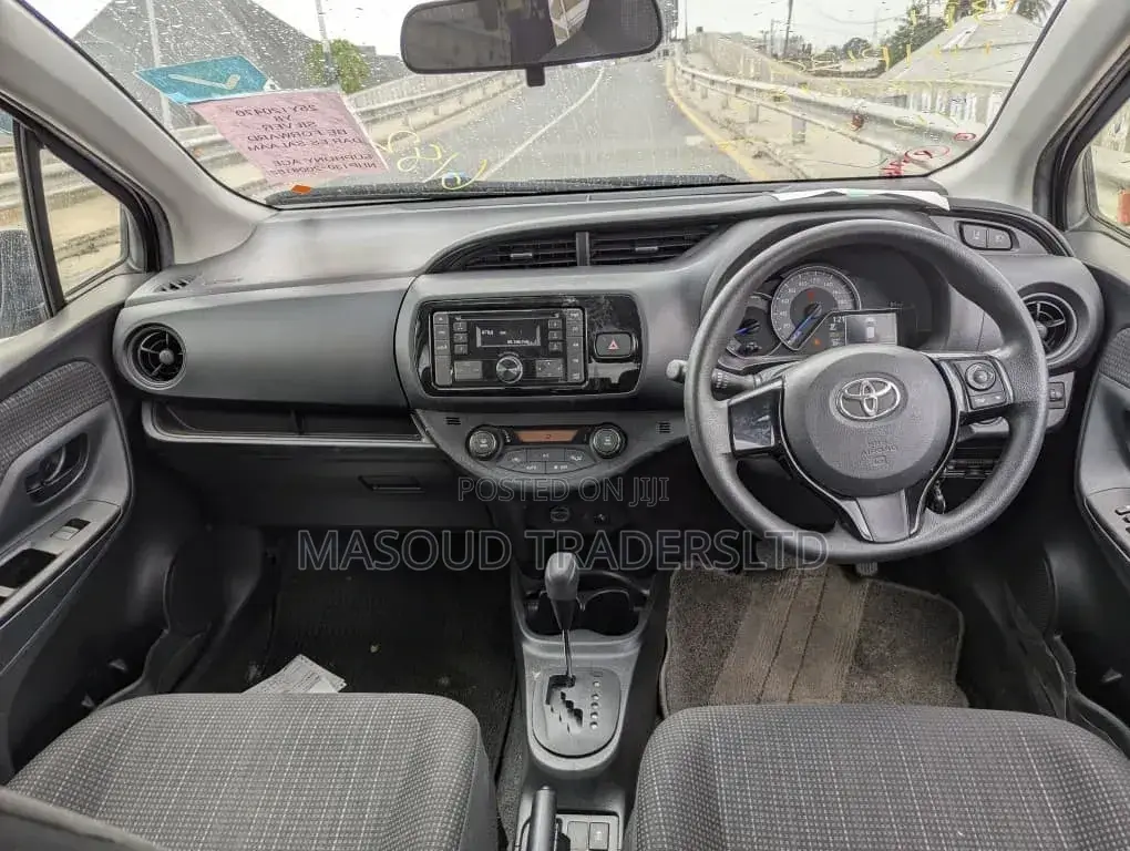 Toyota Vitz 1.5 FWD Hybrid 5dr 2017 Silver