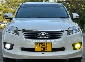 Toyota Vanguard 2012 White