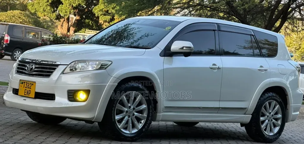 Toyota Vanguard 2012 White