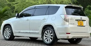 Toyota Vanguard 2012 White