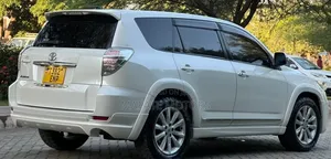 Toyota Vanguard 2012 White
