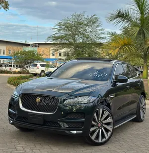 Jaguar F-Pace 2019 Blue