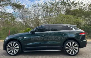 Jaguar F-Pace 2019 Blue