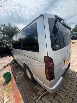Toyota HiAce 2015 Silver