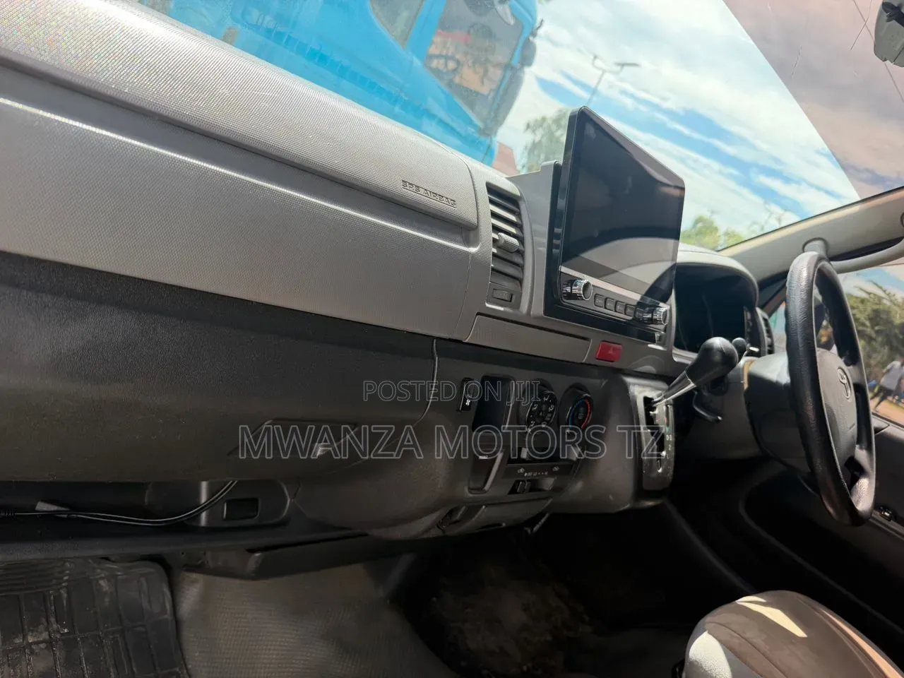Toyota HiAce 2015 Silver