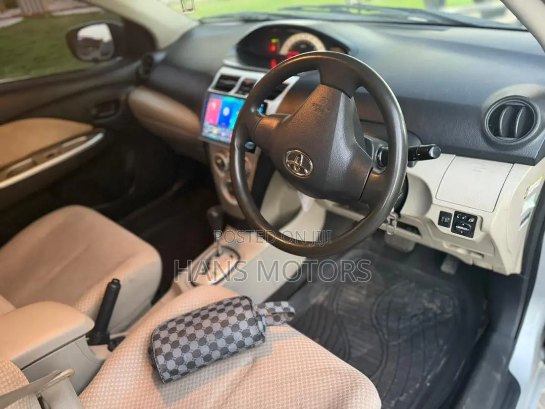 Toyota Belta 2006 Silver