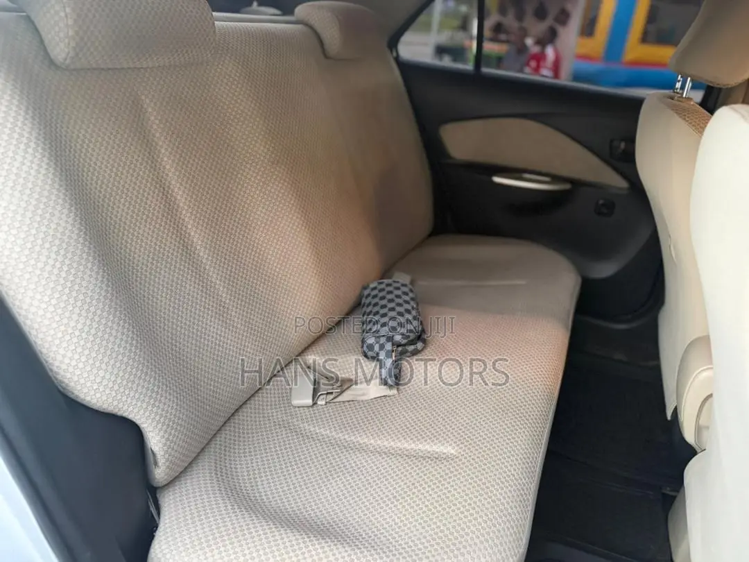 Toyota Belta 2006 Silver