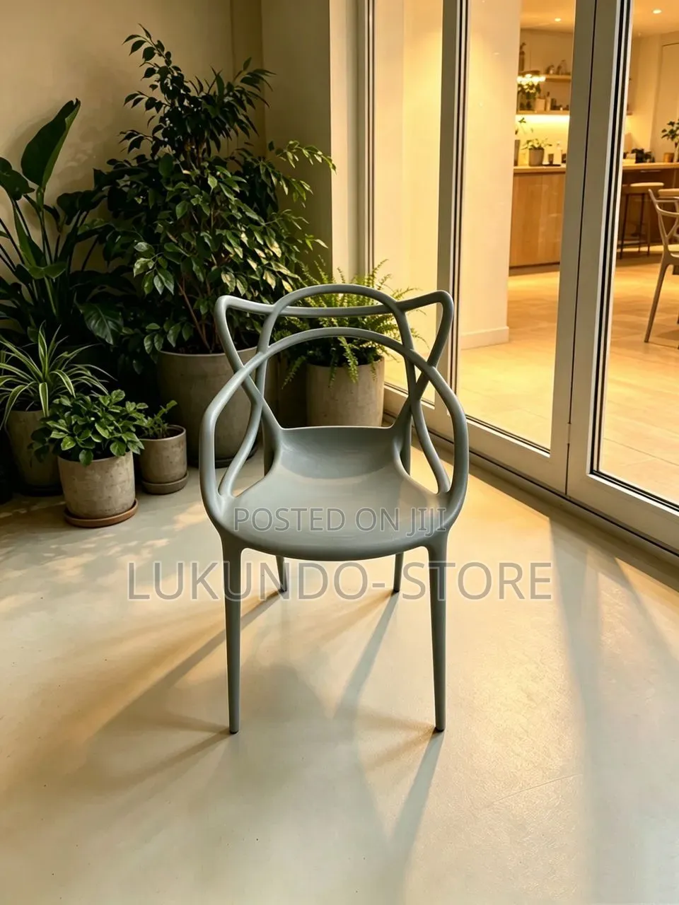 1pc Plastic Unique Chair( Kiti Kizuri Cha Plastic